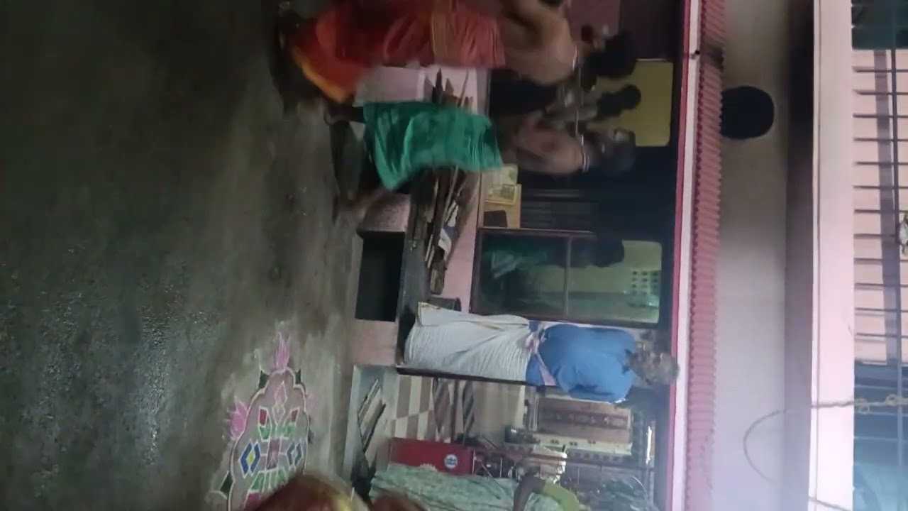 சௌடேஸ்வரி அம்மன் திருவிழாவில் வீர குமாரர்கள் கத்தி இடல்