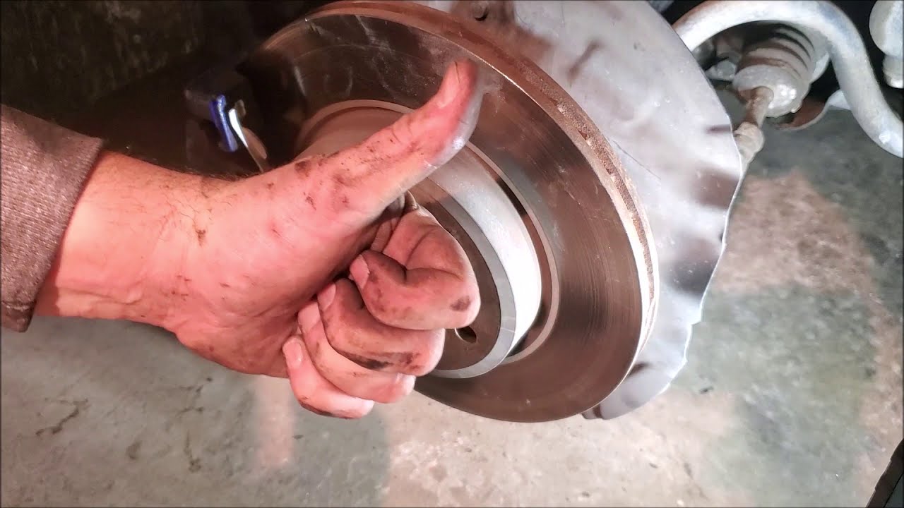 Замена вала передней пассажирской оси BMW 325xi E46 2004 года