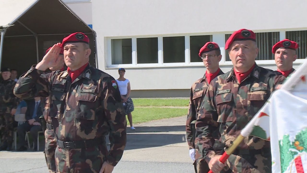 Búcsúzik a parancsnok