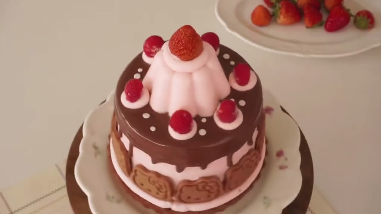 شفت أبو عيون زرق بالكوفي صدفة ولما جيت أكلمه خفت من عيونه وهربت💙🥹