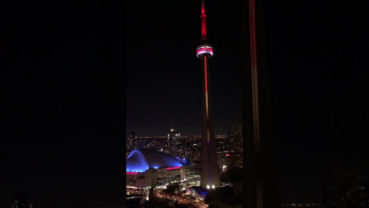 Toronto CN Tower 2021 New Year’s Eve light Show including the count down (1/2)