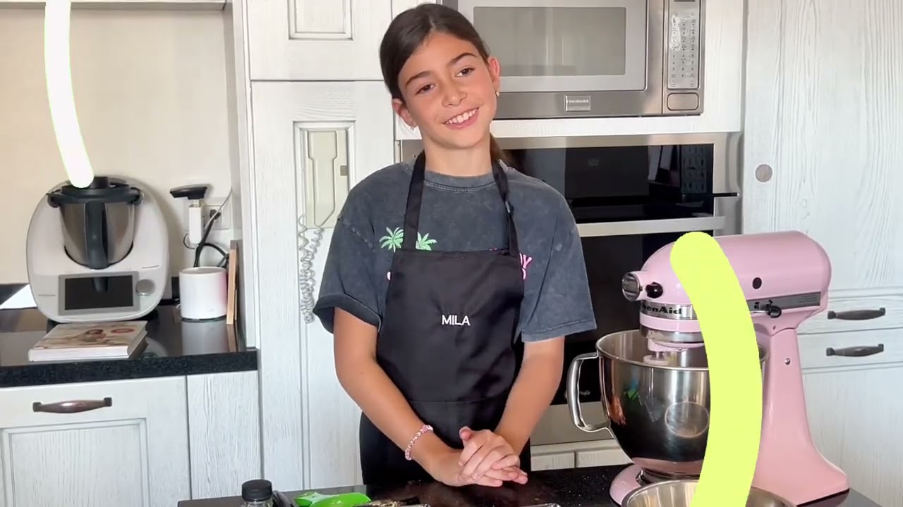 Making Black & White Chocolate Cupcakes 🧁 Easy & Fun Dessert Recipe for Kids!