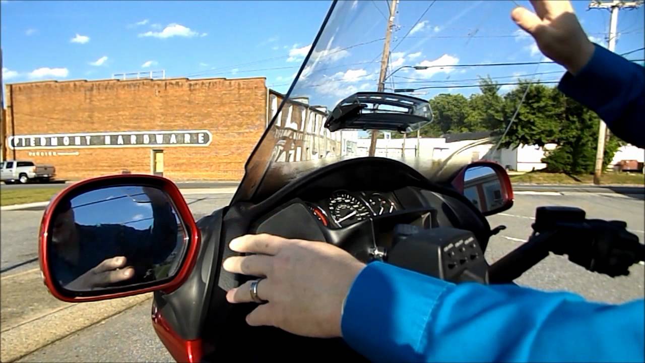 Gold Wing Two Position Windshield Trick