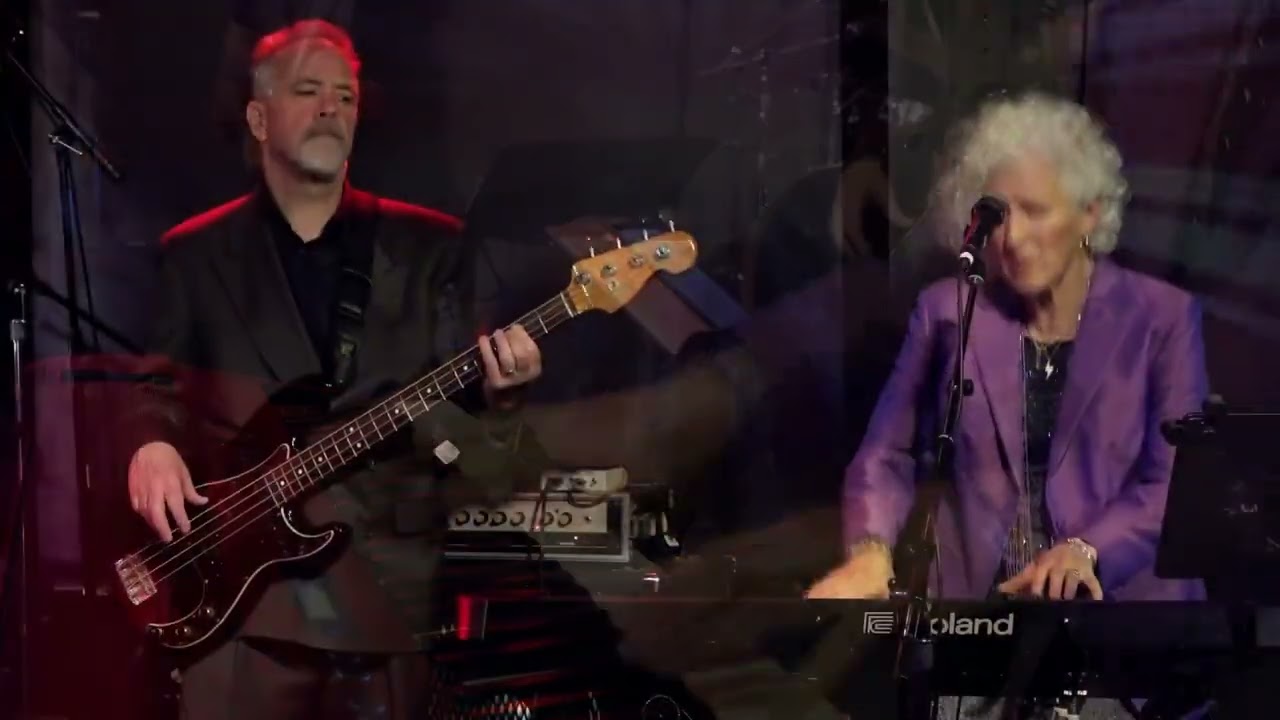 The Love Dogs - 'Keep On Lyin'