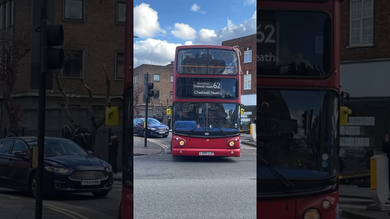 Dennis Trident Alexander ALX400 on Route 62 departing Chadwell Heath | LX05LLO