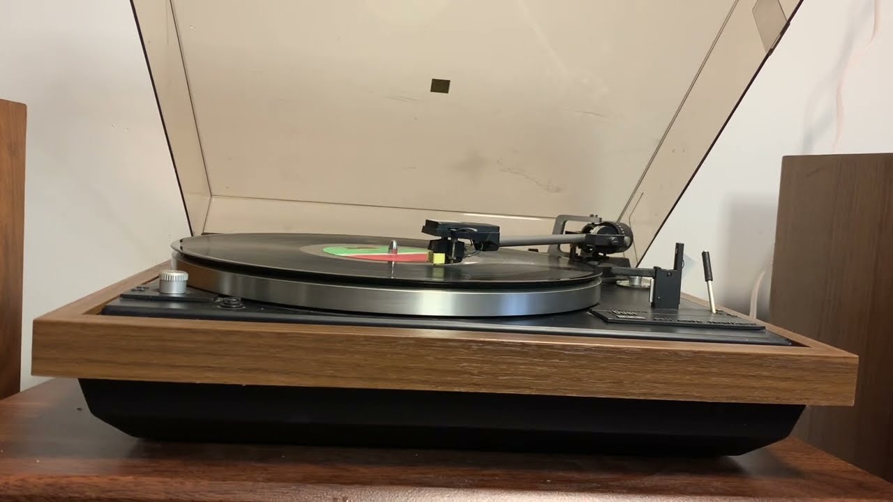 Dual 502 Belt Drive Auto Stop Arm Lift Turntable (Germany)