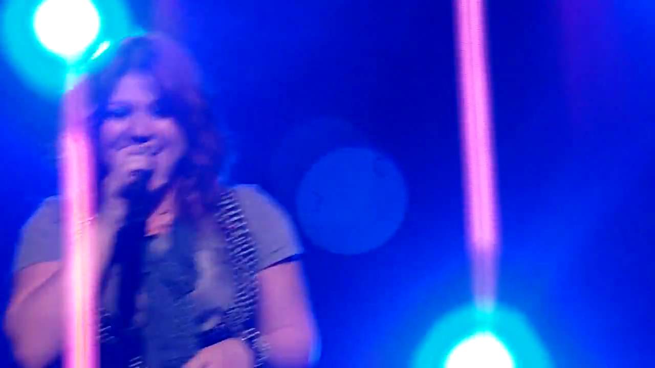 Kelly Clarkson - Breakaway 25-02-2010 Amsterdam HMH