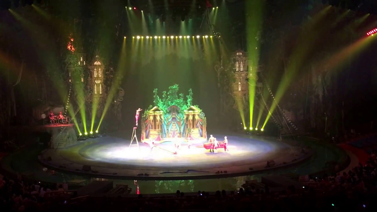 цирк.акробаты на качели\circus .akrobaty on swing
