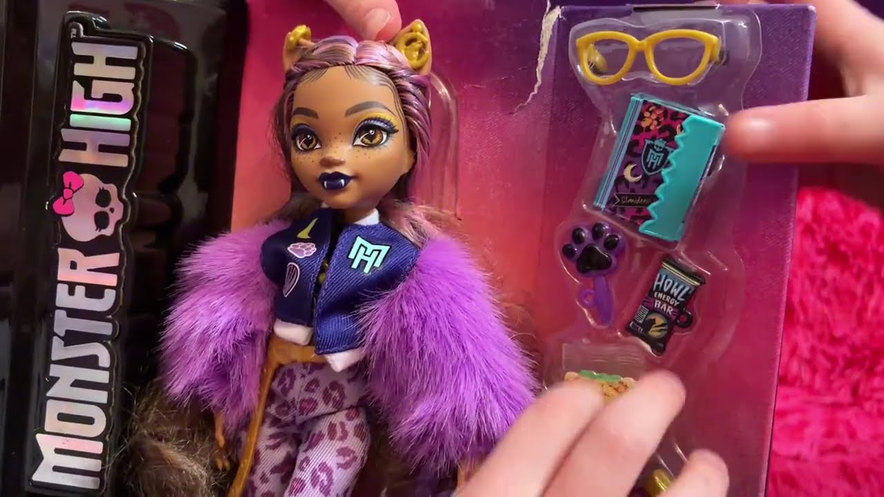 Monster high Clawdeen Wolf unboxed and She's CLAWSOME!