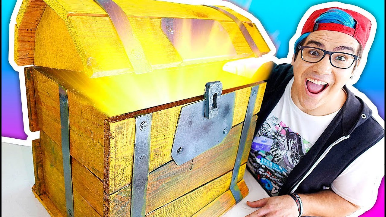 ABRINDO O BAÚ DE FORTNITE NA VIDA REAL ( O QUE TEM DENTRO ? )