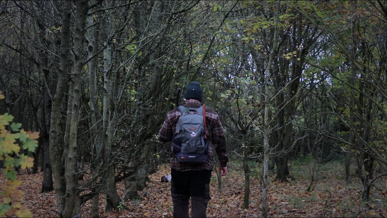 Bushcraft in the Woods - Fire by Friction, Steak and Eggs, Natural firelighters.