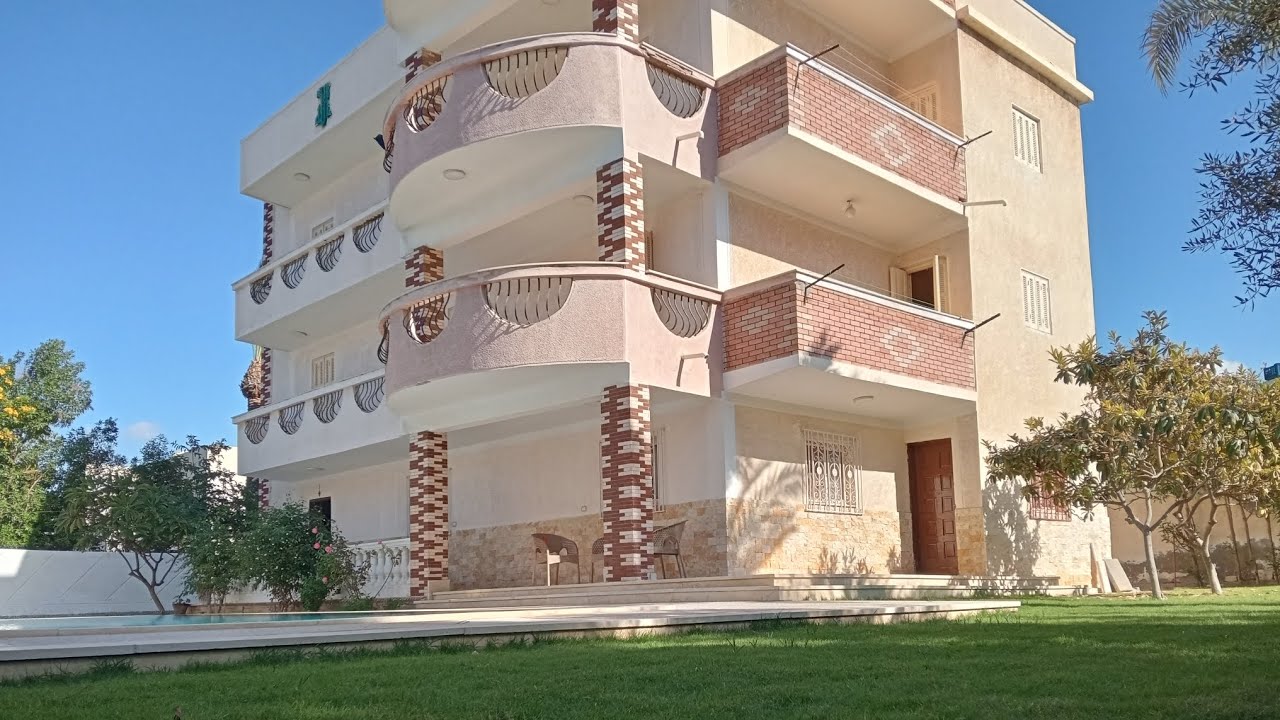 فيلا للبيع مساحه 825متر قريبه جدا من جميع الخدمات للتواصل محمود للتسويق العقاري 01010150636