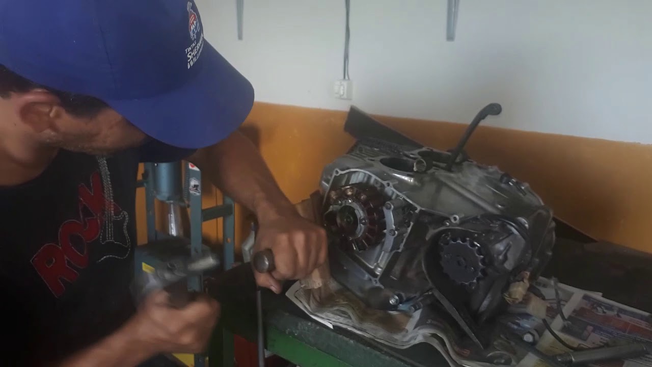 Desmontagem do motor da CB 400