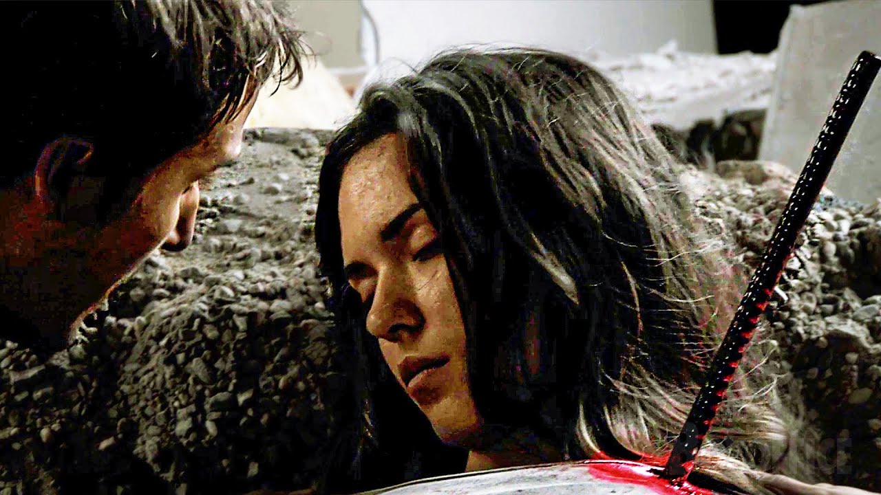 He climbed a collapsed building to save his girl | Cloverfield | CLIP