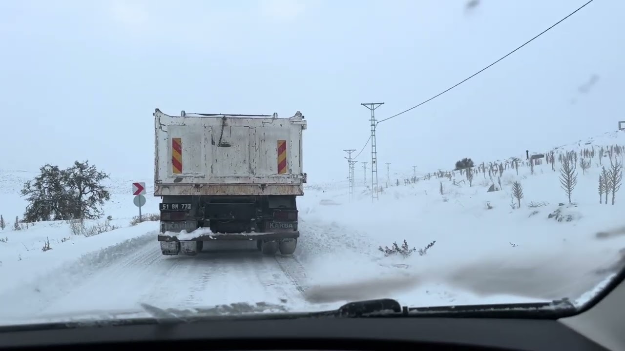 Karlı Hava da çiflige ulaşmaya çalışıyorum. 