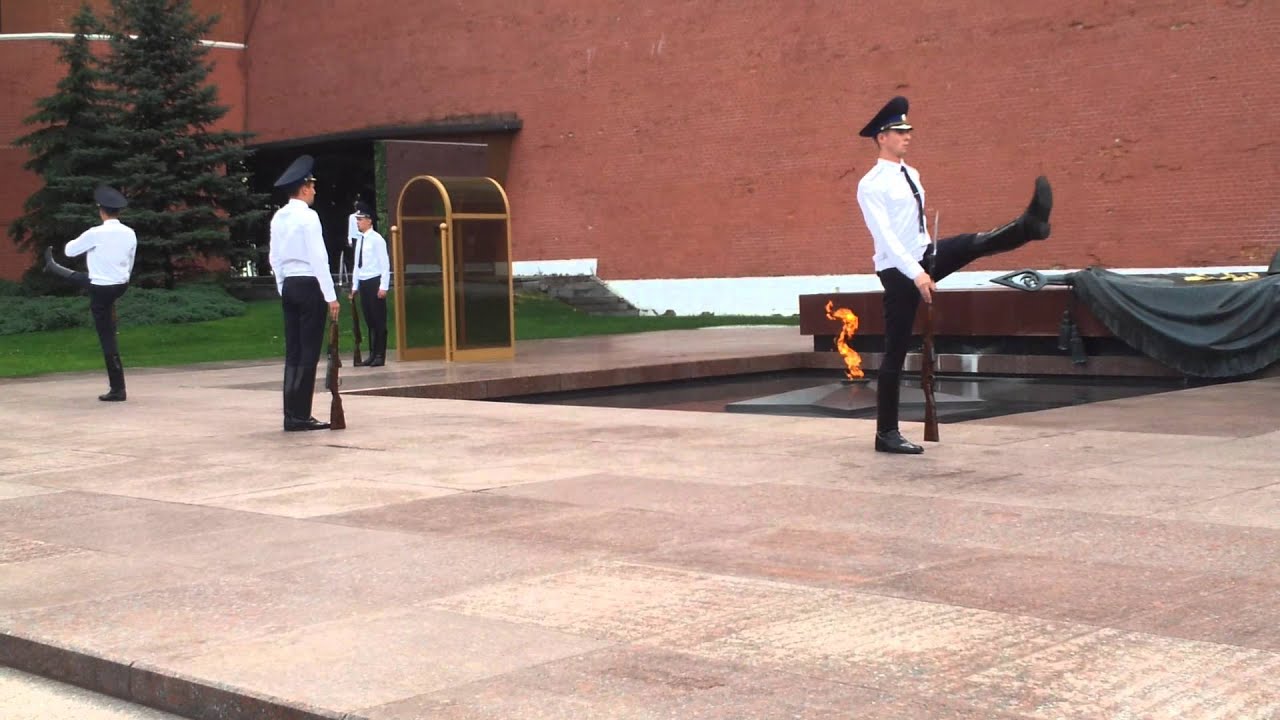 Wachablösung im Alexandergarten in Moskau