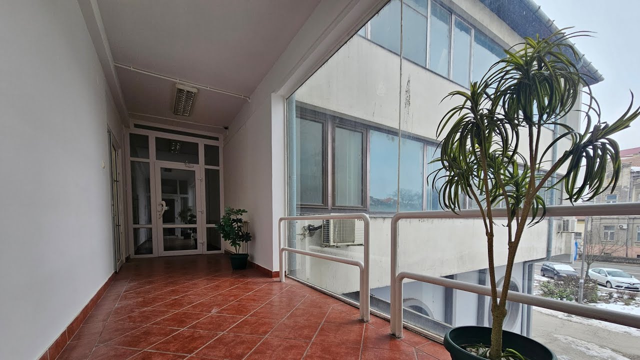 Izdaje se poslovni prostor u centru grada, 335m², Subotica, ID: 510