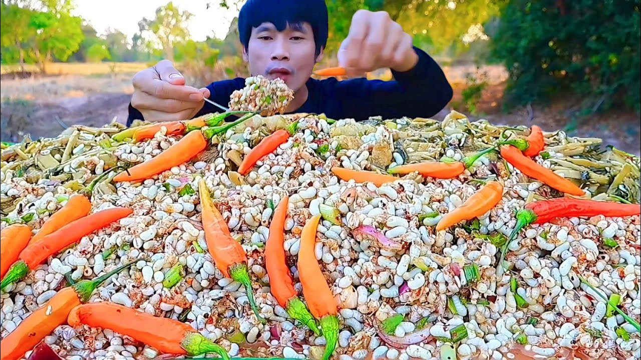 หมกหน่อไม้ก้อยไข่มดแดงแกล้มพริกสดแซ่บคักอีหลีครับพี่น้อง ASMR MUKBANG EATING SHOW#โก้อีสานพาแดก 