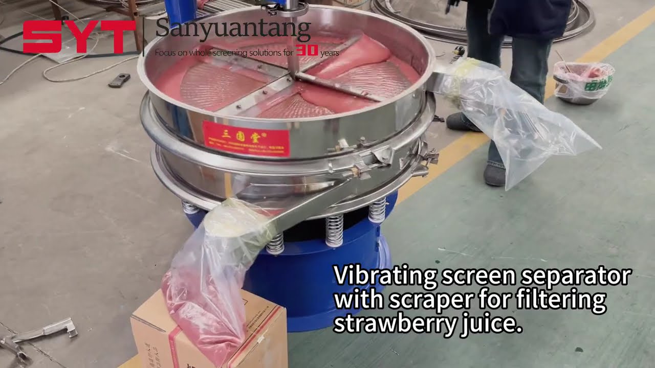 Vibrating screen separator with scraper for filtering strawberry juice