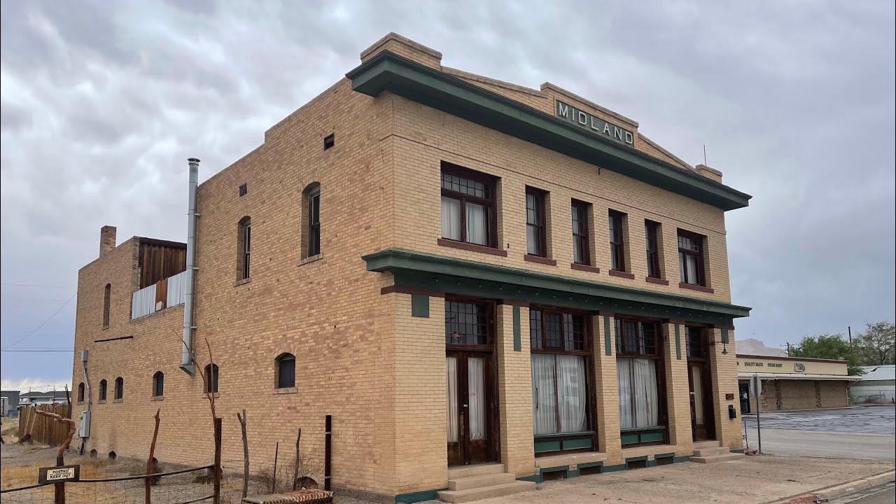 (9) Green River, Utah. “Not Green with Envy.” Tartarian Mudflood tour