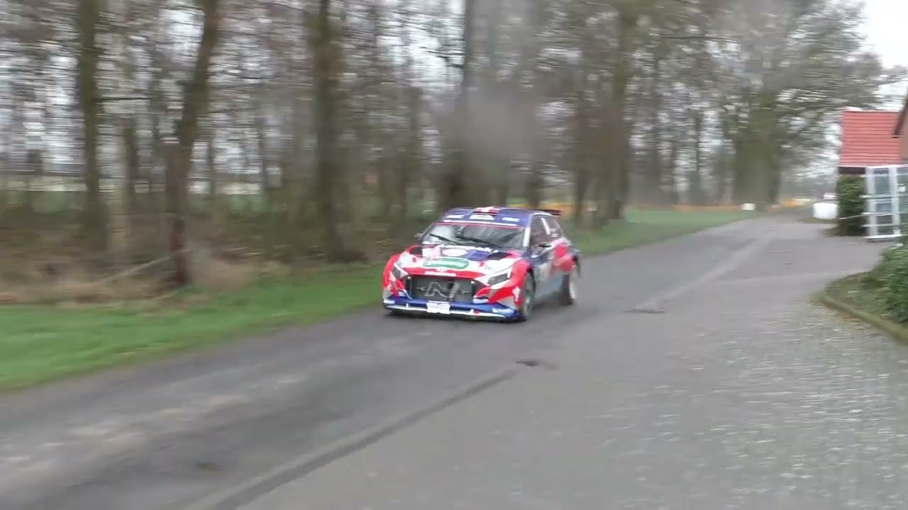 Fahrzeug #4 mit I. Kragh / B. Mølgard Jensen im Hyundai i20N Rally2