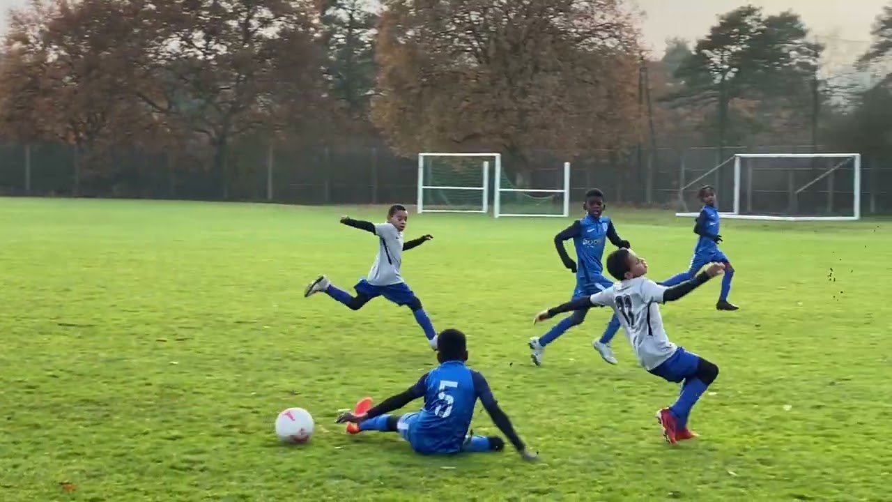 Fontainebleau - Ris Orangis / U11 (1-4) Deuxième mi-temps. 7 Décembre 2022. [Score final 3-6]