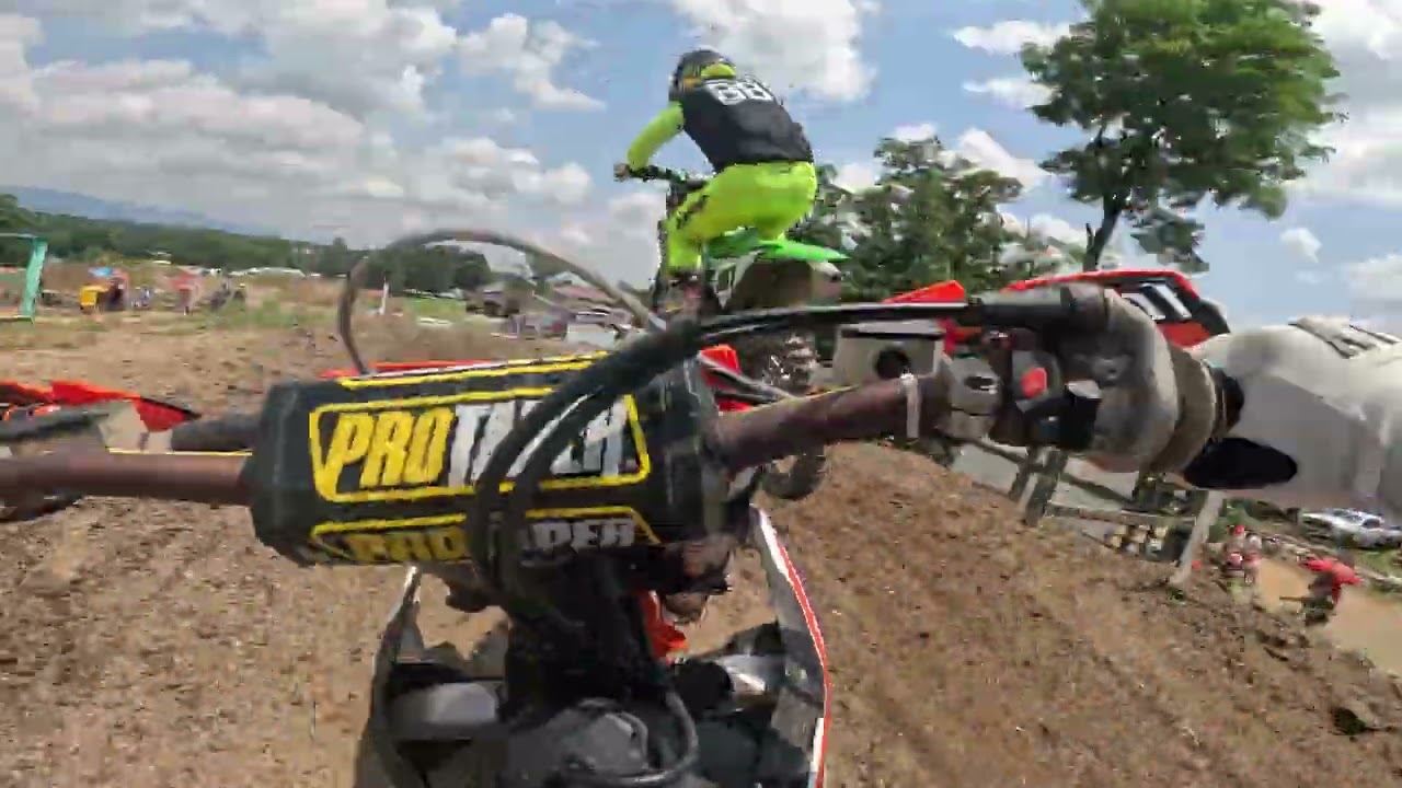 MDRA Doublin Gap, Wild moto battling with a buddy, His rear tire rips my foot off the peg!