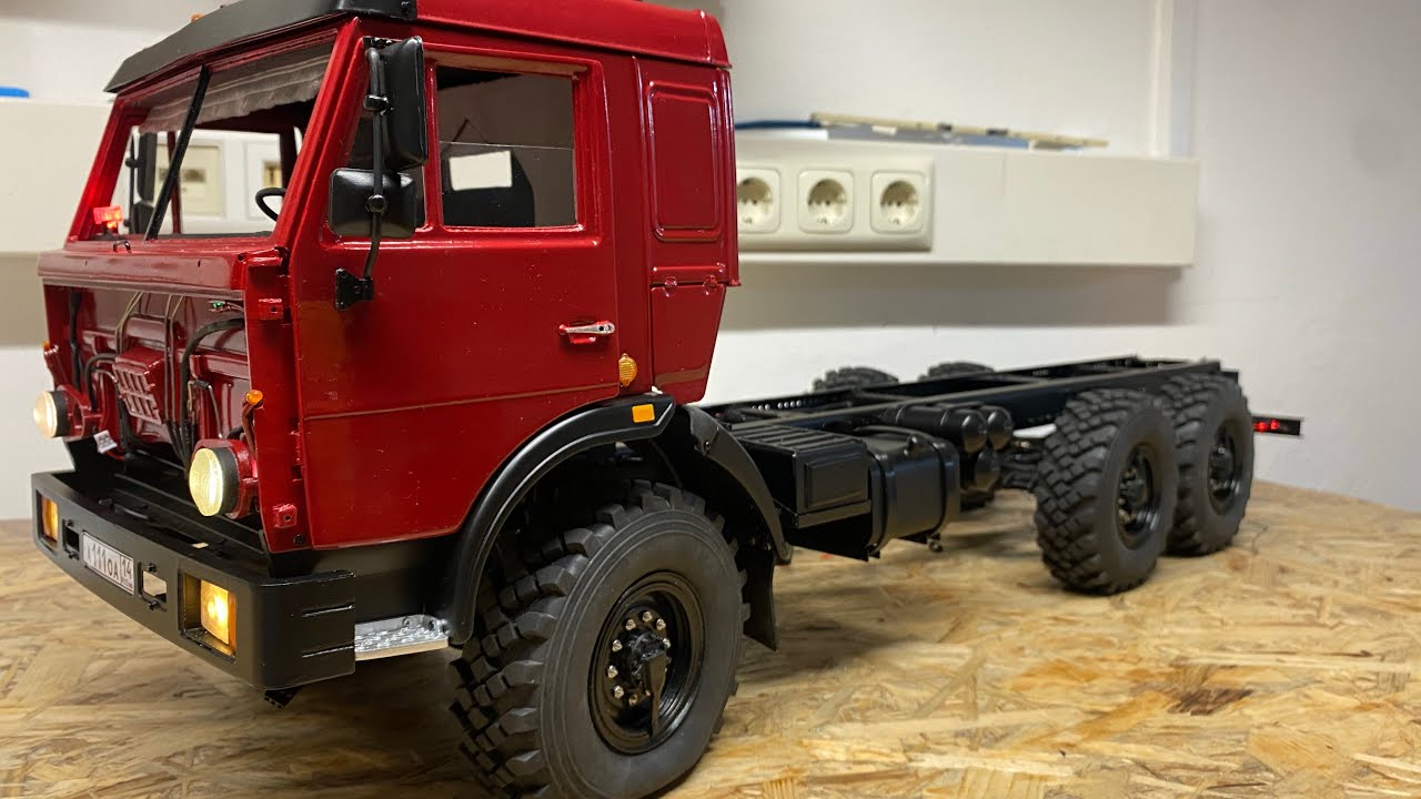 Камаз 43118 установил двери, шильдик, баки Kamaz 1:10 rc