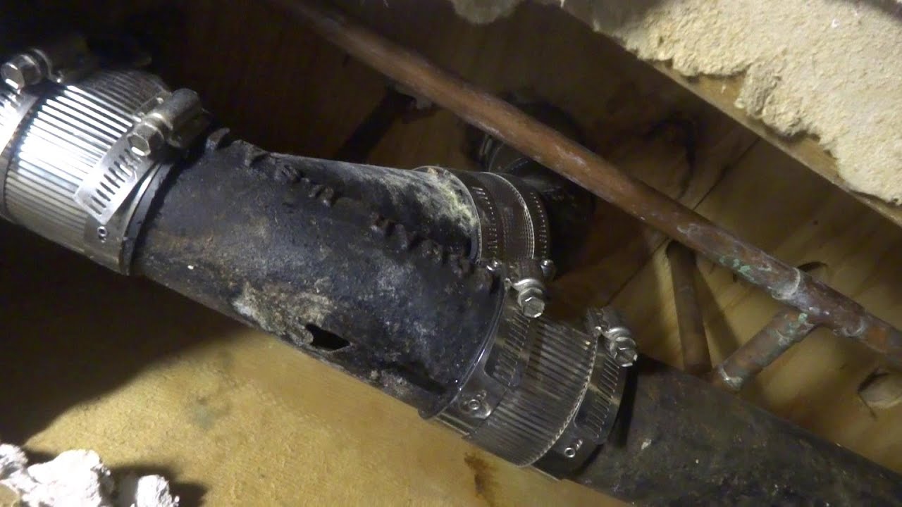 cast iron pipe leaking in ceiling