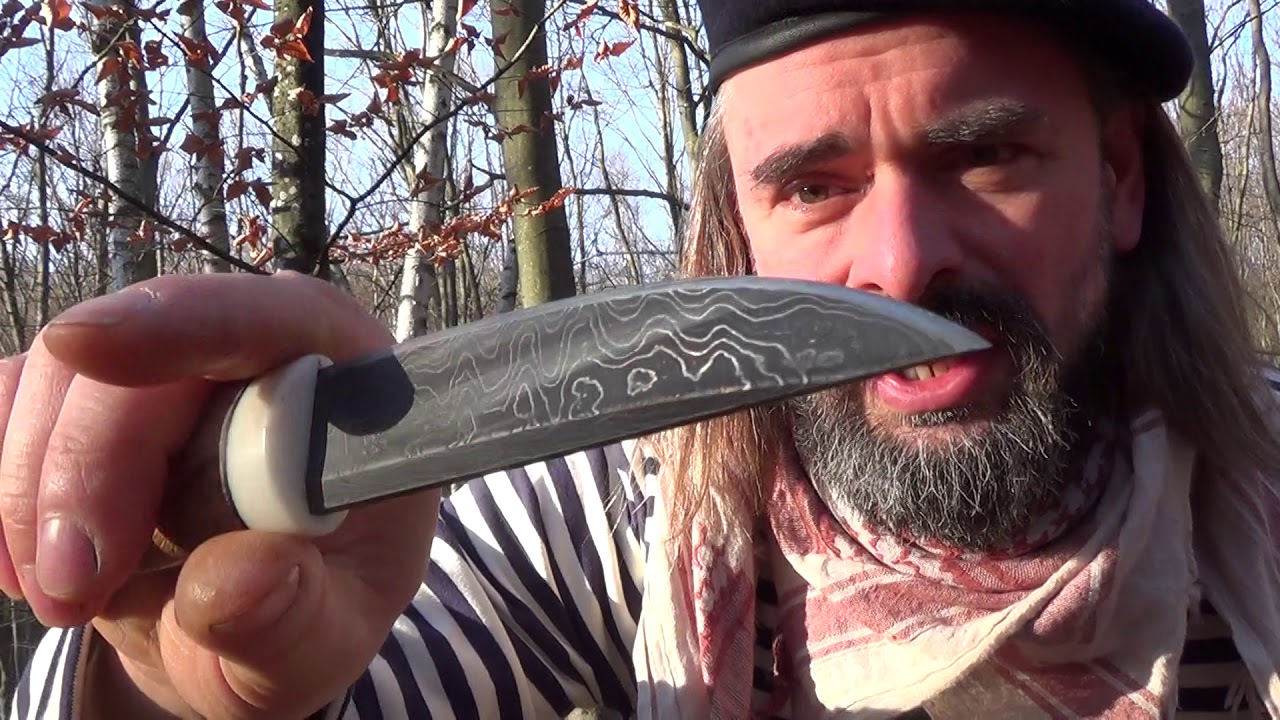 Damaskus knife a pečienka nudléze