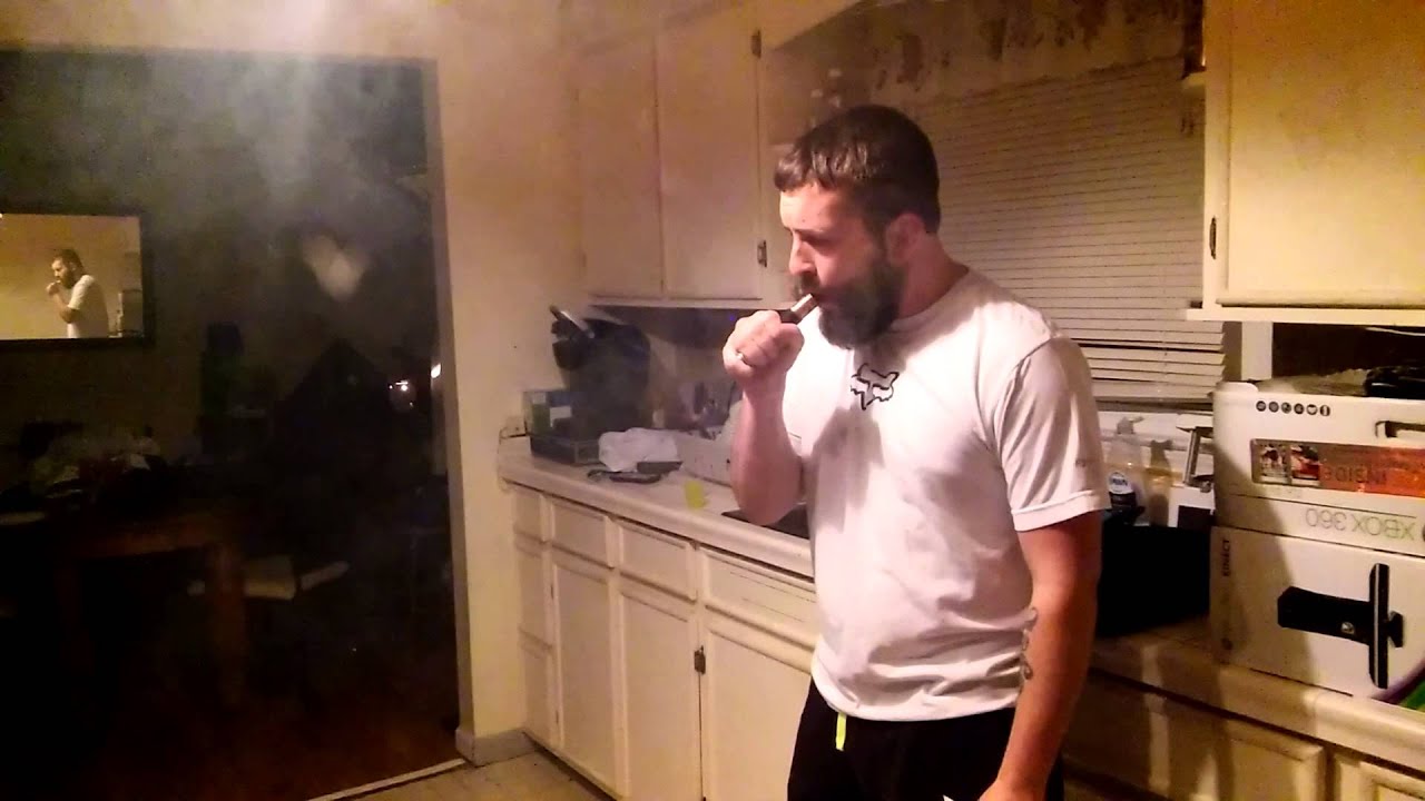 Vape Cloud with a Fuhattan Mod