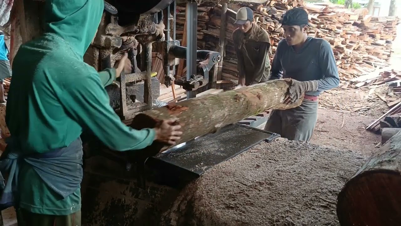 HASIL BERLIPAT POTONG MAHONI BALOK 8 10