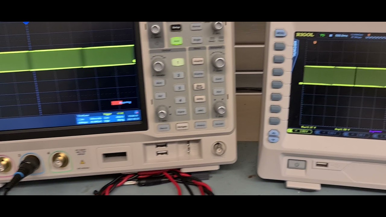 Siglent SDS2000X Plus vs Rigol DS4024 on live update