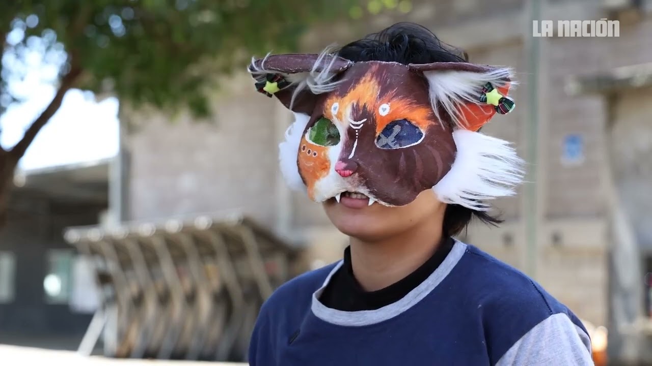 April, la joven therian que se identifica parcialmente con una gata cálico