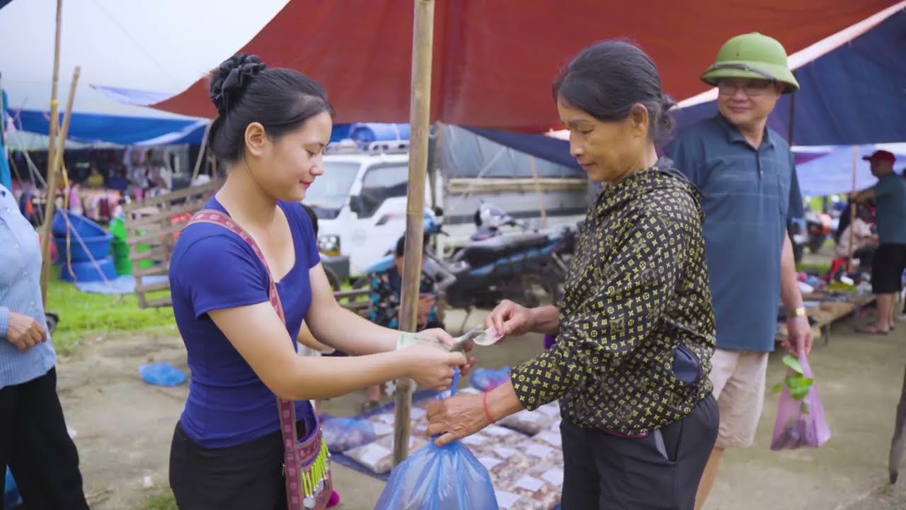 Harvest Giant Field Crabs from the Rice Field & Goes to Market Sell – Bold Survival in the Forest
