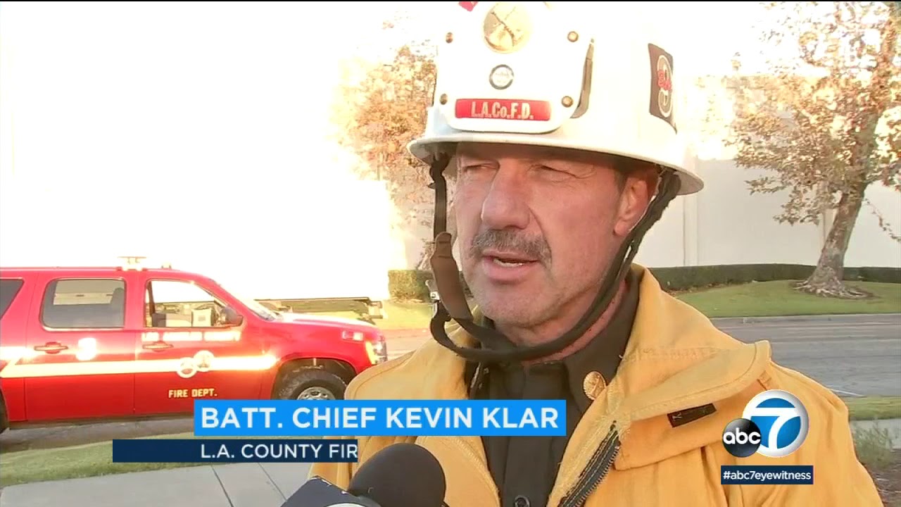 Firefighters extinguish dramatic blaze at industrial building in Commerce I ABC7