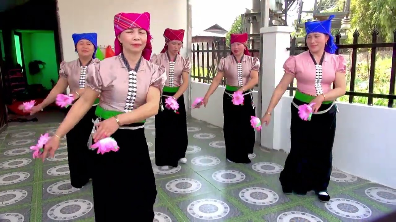 Múa mừng tân gia hoạ thân bản lướt