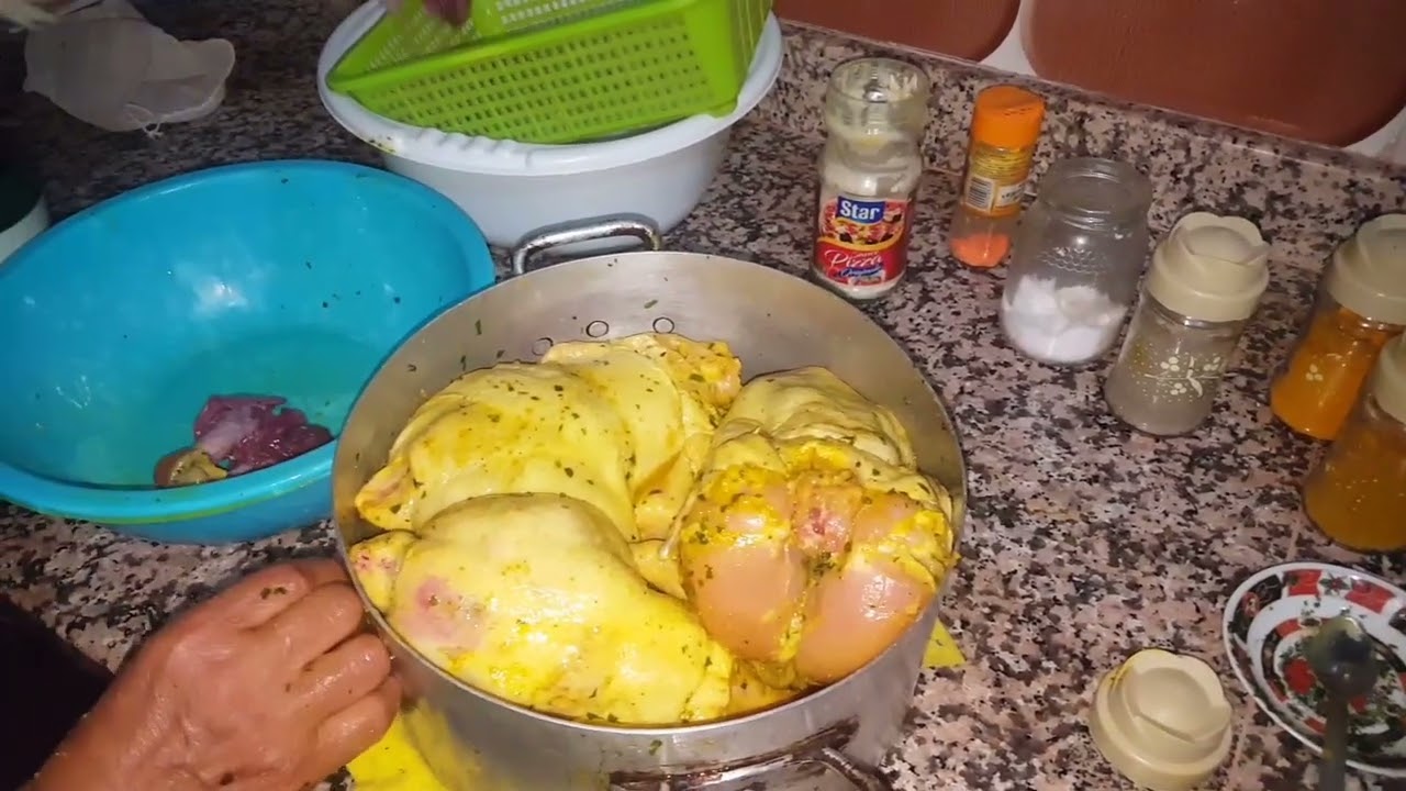 دجاج مدغمر على حقو وطريقو  فيديو بدون مونتاج على طبيعتو 😉😆