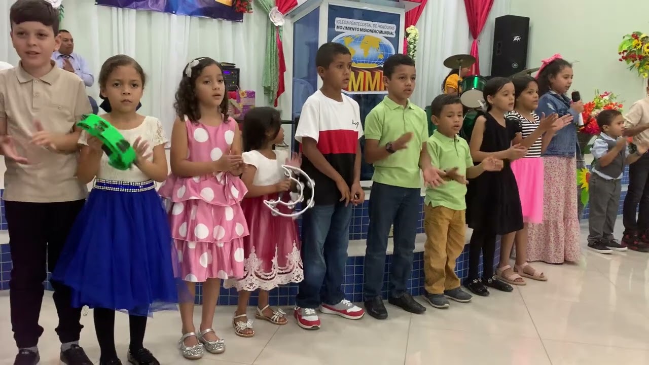 Preciosos niños y niñas alabando a nuestro señor JESÚS 🤩🤩