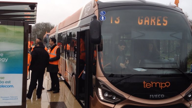Inauguration du super bus Tempo