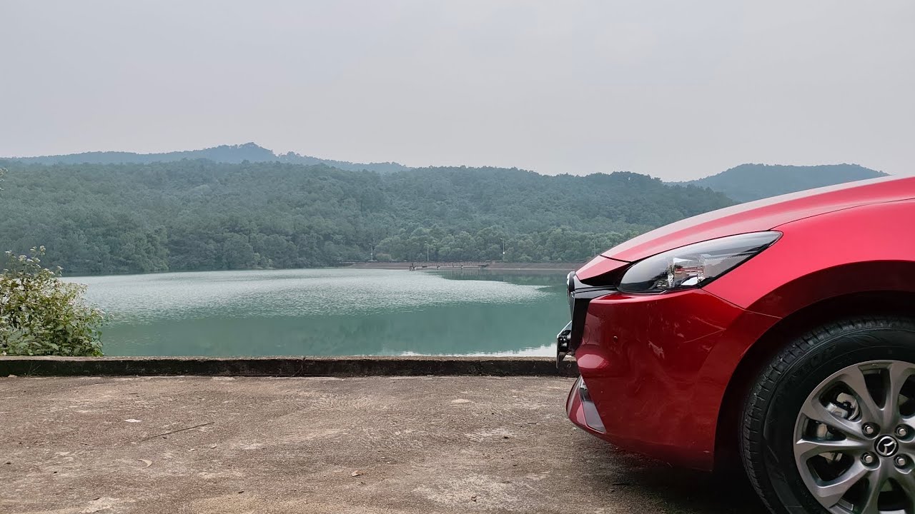 Mazda 2 2024 AT bản Base độ những gì?  Cam360, núm xoay,  Gập gương,  Cảm biến va chạm,  bệ tỳ tay.