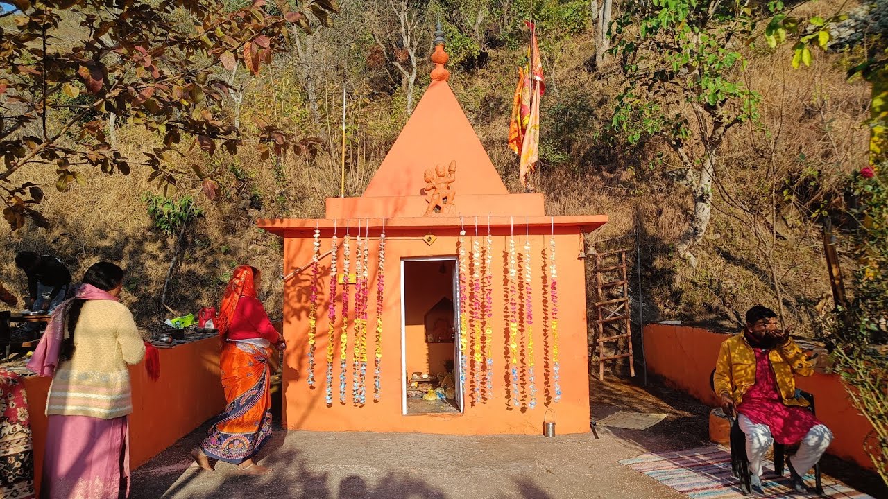 हनुमान मंदिर में मंडाण सुनने गए 😍 | Tehri Garhwal | Temple || Abhishek Sajwan Vlogs ||