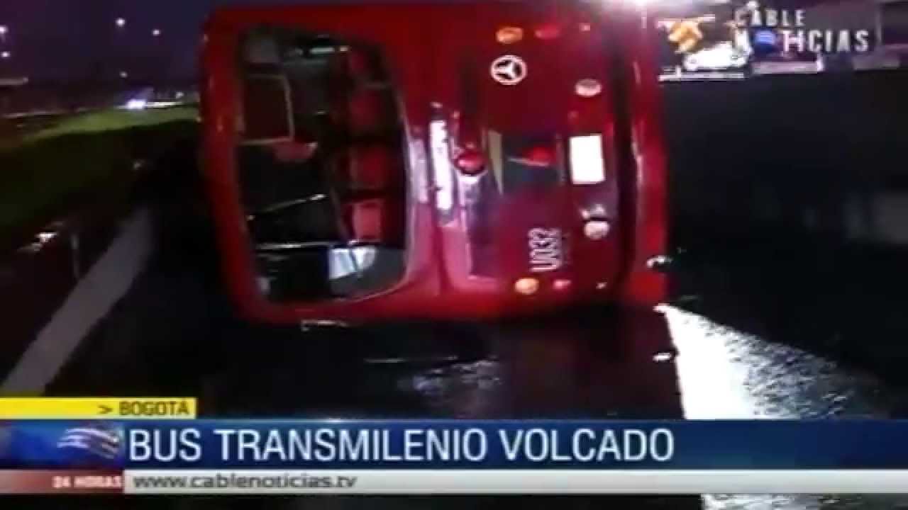 Volcamiento de articulado de Transmilenio deja 21 personas heridas