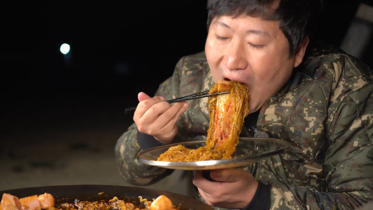 추억의 꿀맛조합! 공화춘과 간짬뽕에 맥스봉과 참치까지 (Mixed cup noodles with tuna&sausage) 요리&먹방!! - Mukbang eating show