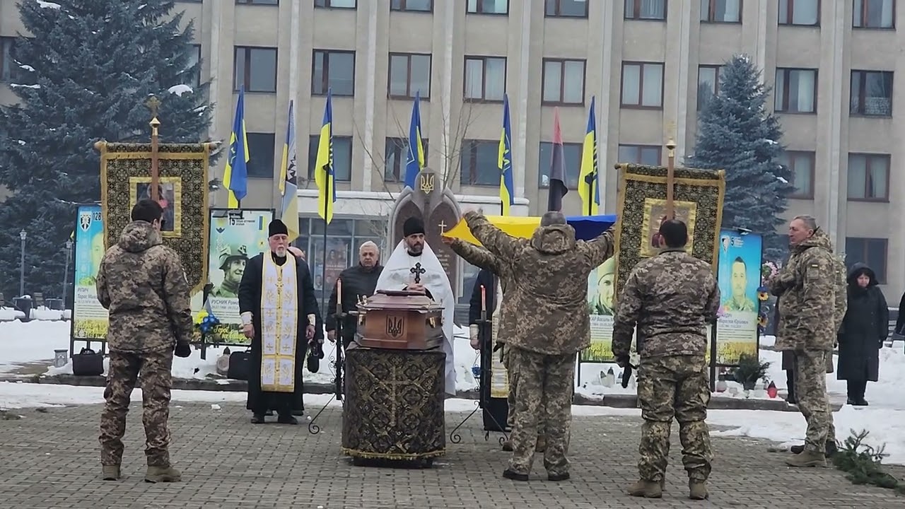  ПАНАХИДА на центральній площі у ВеликомуБерезному.