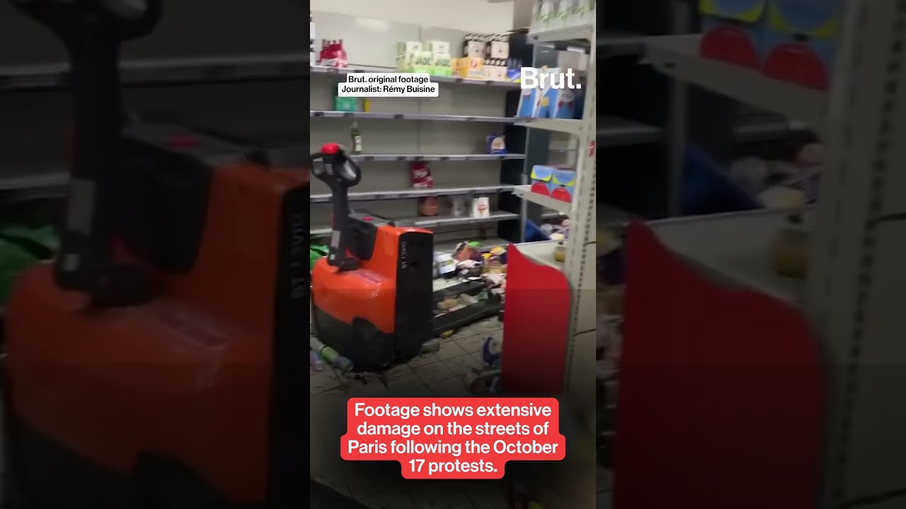 Как выглядел Париж после протестов 17 октября