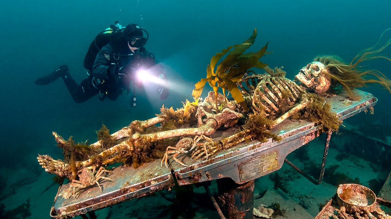 83 Years Later: What Divers Found at 800m Depth Inside This Japanese Warship...