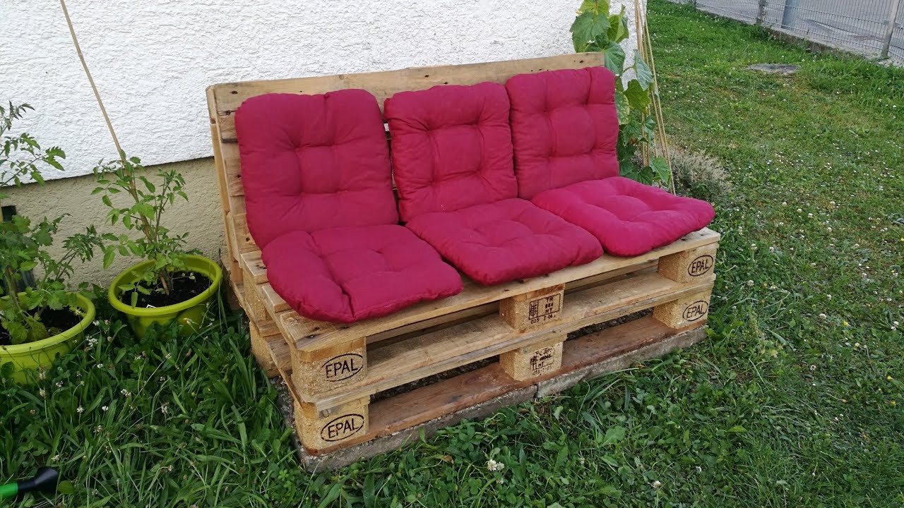 DIY - PALETTENSOFA SELBST GEBAUT MIT SCHRÄGER LEHNE