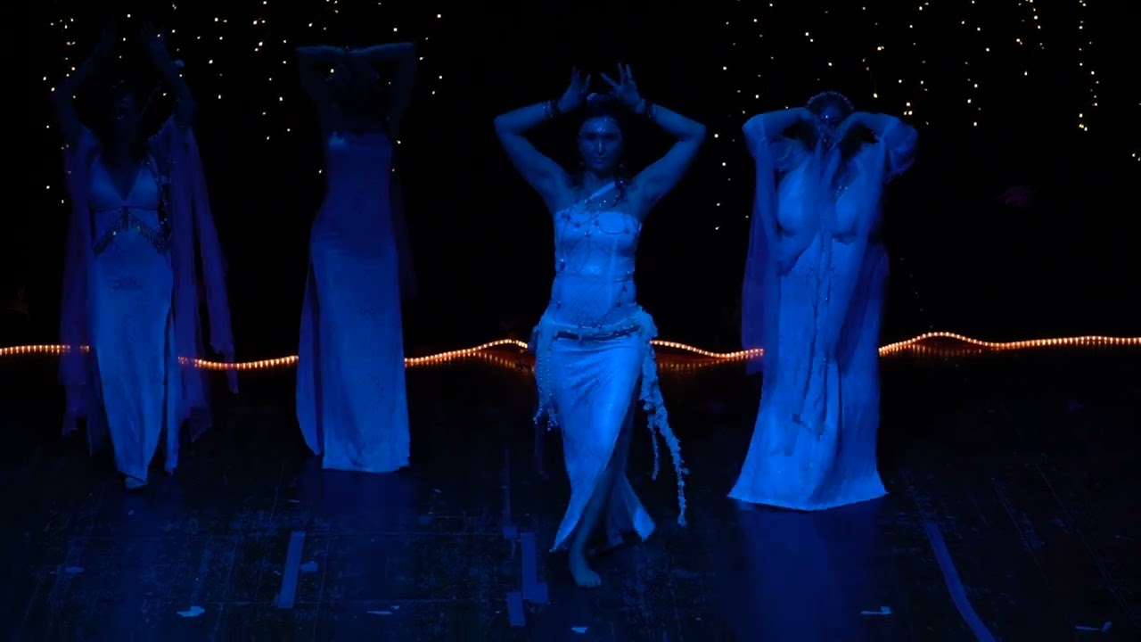 8. FAIRY BALLROOM. ZAGHAREET&HYDRUS, Dones d’aigua”