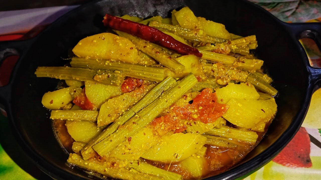 সরষে পোস্ত দিয়ে সজনে ডাটার চচ্চড়ি| Sojne Data Recipe Bengali | Drumstick curry
